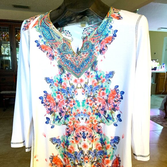 NWT Live and Let Live Embellished Floral Print Top size Large - Picture 3 of 6